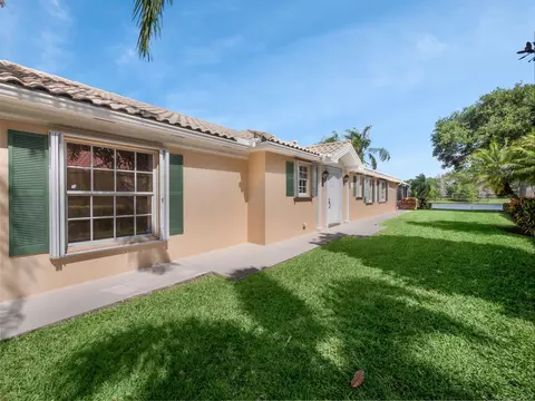 8359 Eleuthera Ln, Wellington, FL 33414