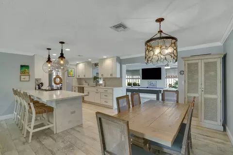 301 Enfield Rd, Delray Beach, FL 33444