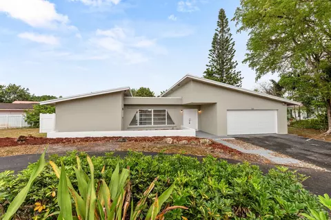 7831 NW 10th St, Plantation, FL 33322