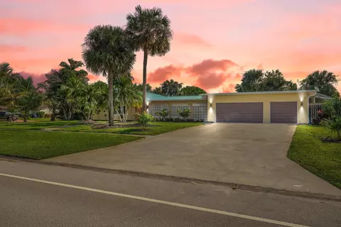 3043 SE Pine Valley St, Port Saint Lucie, FL 34952