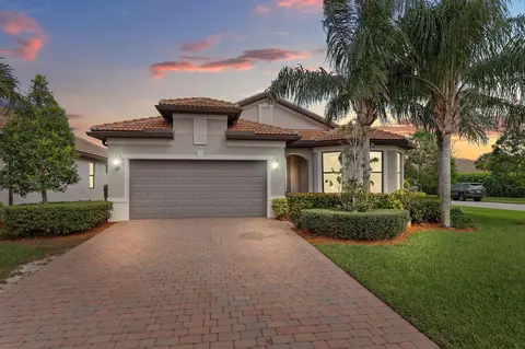 581 SE Monet Dr, Port Saint Lucie, FL 34984