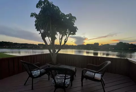 130 Live Oak Ln, Boynton Beach, FL 33436