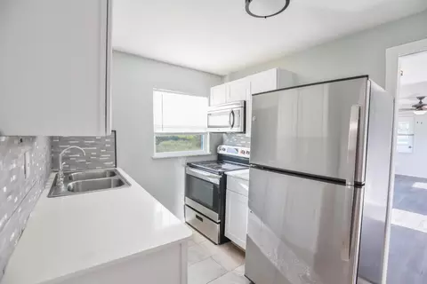 1107 Avenue F Ave, Fort Pierce, FL 34950