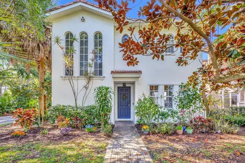 42 Stoney Dr, Palm Beach Gardens, FL 33410