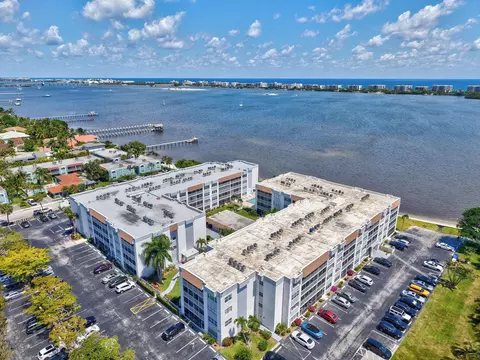 1502 S Lakeside Dr #318, Lake Worth Beach, FL 33460