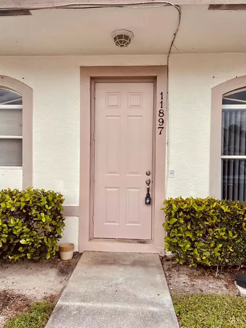 11897 Sturbridge Ln, Wellington, FL 33414
