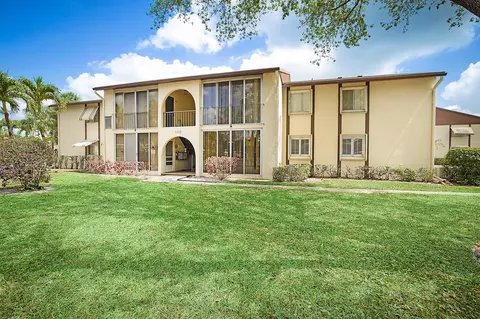 138 Lake Pine Cir #D-1, Greenacres, FL 33463