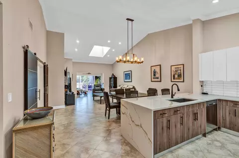 5674 Royal Lake Cir, Boynton Beach, FL 33437
