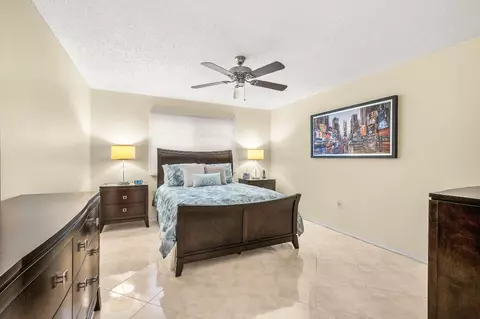 5031 Wiles Rd #107, Coconut Creek, FL 33073