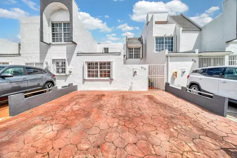 879 W 37th Terr Apt 51 St, Hialeah, FL 33012