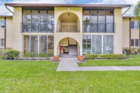 331 Pine Rdg #C-1, Greenacres, FL 33463