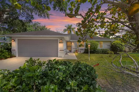 900 10th Ct, Vero Beach, FL 32960