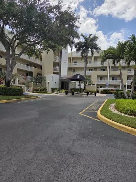 7731 Granville Dr #204, Tamarac, FL 33321