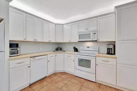 4300 NW 30th St #342, Coconut Creek, FL 33066