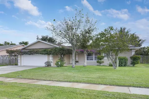 5350 N Sandhurst Cir N, Lake Worth, FL 33463