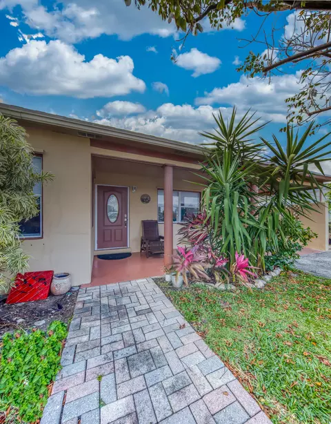 1425 N J Ter, Lake Worth Beach, FL 33460