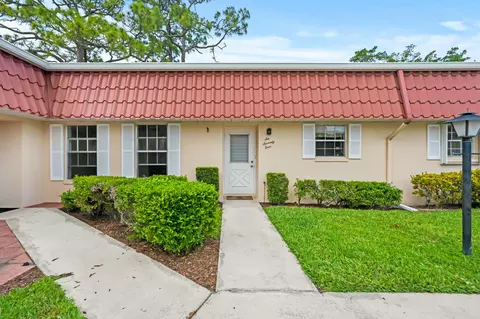 674 Laconia Cir, Lake Worth, FL 33467