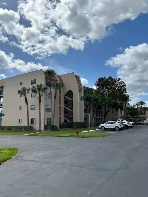 140 Lake Nancy Ln #213, West Palm Beach, FL 33411