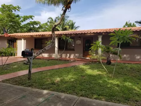 18421 NW 82nd Ave, Hialeah, FL 33015