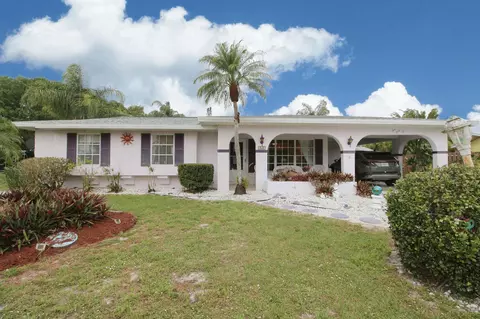 162 NE Hemet St, Port Saint Lucie, FL 34983