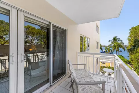 250 Bradley Pl #307, Palm Beach, FL 33480