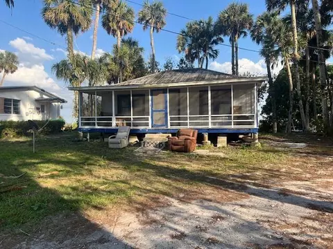 2046 E Main St, Pahokee, FL 33476