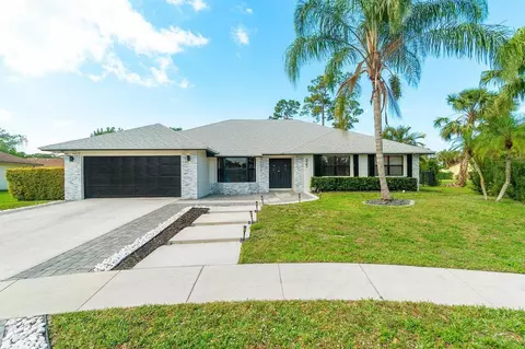 325 Knotty Wood Ln, Wellington, FL 33414
