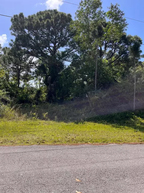 5829 NW Culebra Ave, Port St Lucie, FL 34986