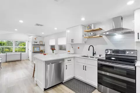 135 NE 11th Ave, Boynton Beach, FL 33435