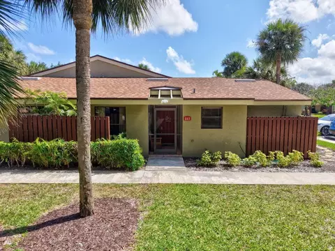 312 Meadows, Boynton Beach, FL 33436