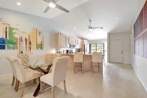 2 Fawlkland Cir, Boynton Beach, FL 33426