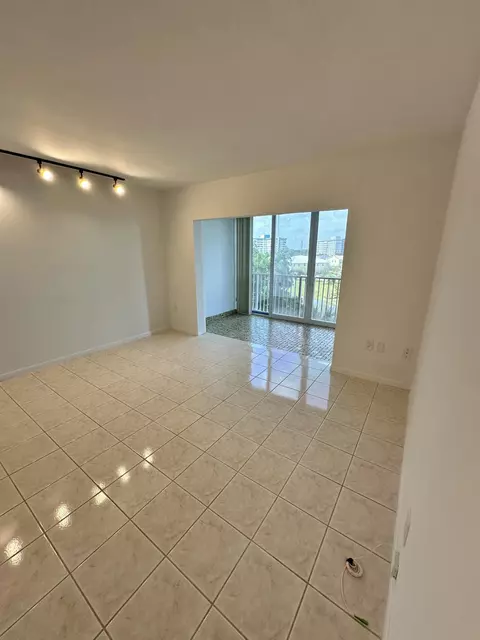 3850 Washington St #510, Hollywood, FL 33021