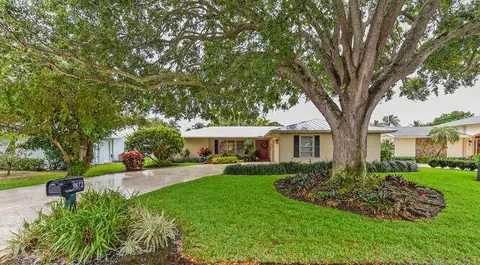 9872 SE Little Club Way S, Tequesta, FL 33469