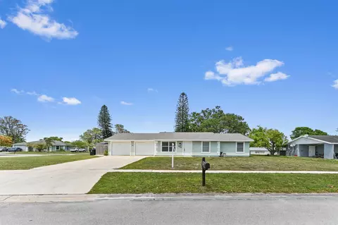 303 NE Solida Cir, Port Saint Lucie, FL 34983