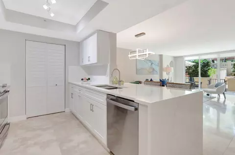 99 SE Mizner Blvd #636, Boca Raton, FL 33432