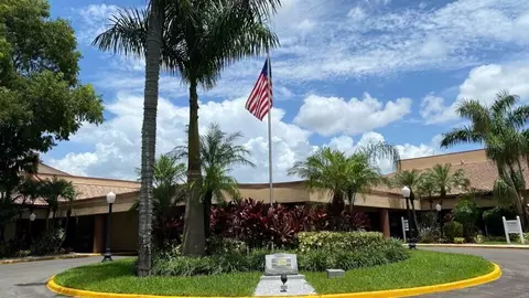 9081 Sunrise Lakes Blvd #112, Sunrise, FL 33322