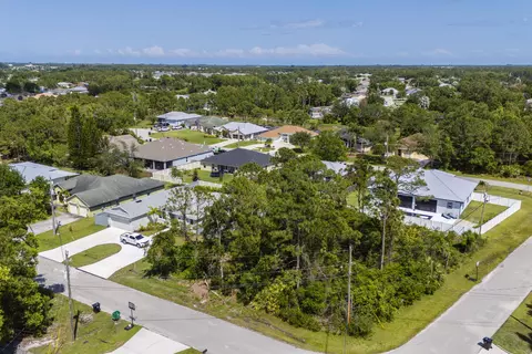 5489 NW Brent Ct, Port St Lucie, FL 34986