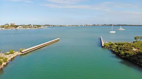 5 Harbour Isle E #202, Fort Pierce, FL 34949