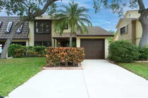 1054 Raintree Dr, Palm Beach Gardens, FL 33410