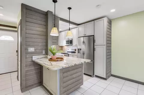 1116 Lake #203, Boynton Beach, FL 33426