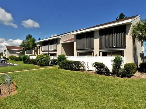 3210 S Lakeview Cir #205, Fort Pierce, FL 34950