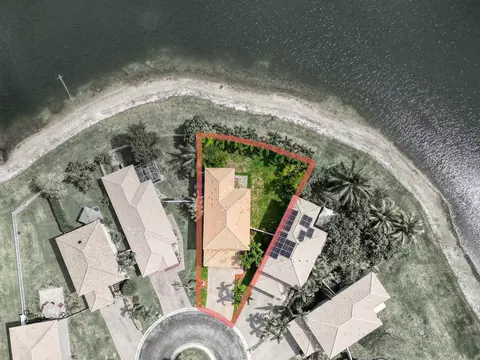 3276 Commodore Ct, West Palm Beach, FL 33411