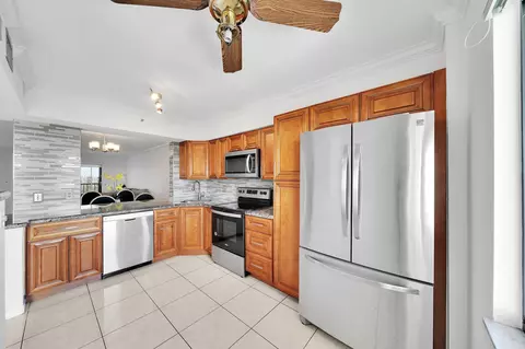 7076 Huntington Ln #803, Delray Beach, FL 33446