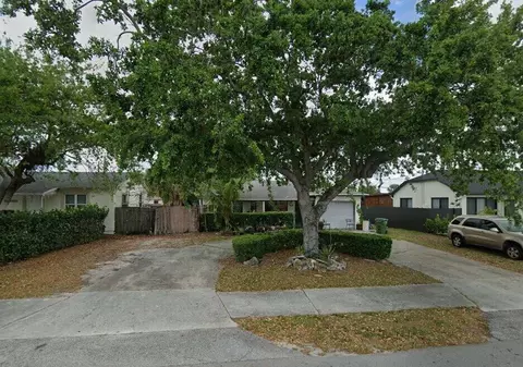 3805 Corrigan Ct, Palm Springs, FL 33461