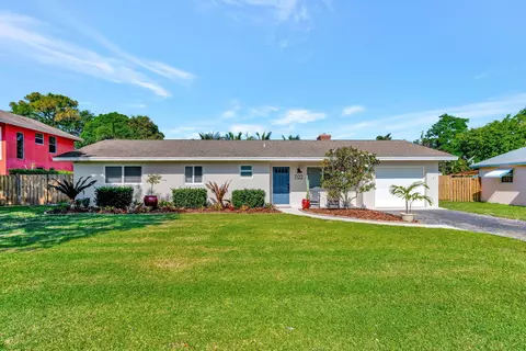 702 Pinegrove Ave, Jupiter, FL 33458