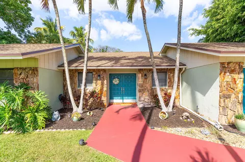267 Old Country Rd S, Wellington, FL 33414