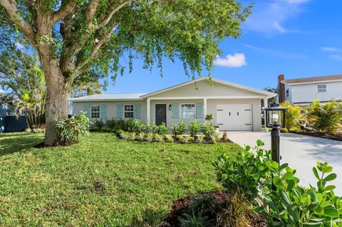 2337 NE 16th Ct, Jensen Beach, FL 34957