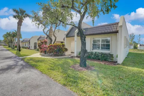 122 Lake Rebecca, West Palm Beach, FL 33411