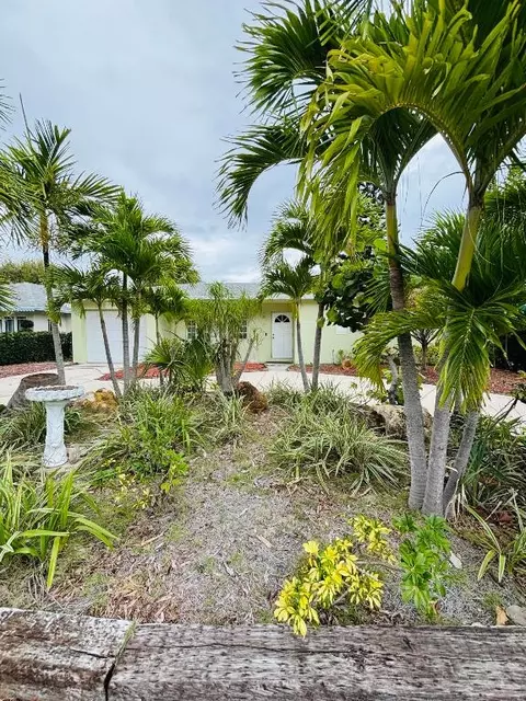 1893 Circle, North Palm Beach, FL 33408
