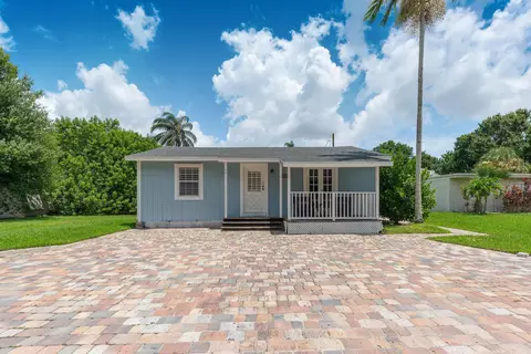 893 SW 35th St, Palm City, FL 34990